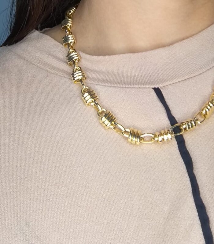 Colar em Elos Ondulados